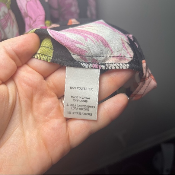 *Sold* Floral & Ivy Women’s Black Pink Floral feminine Blouse Top in M Flowy - Picture 6 of 10
